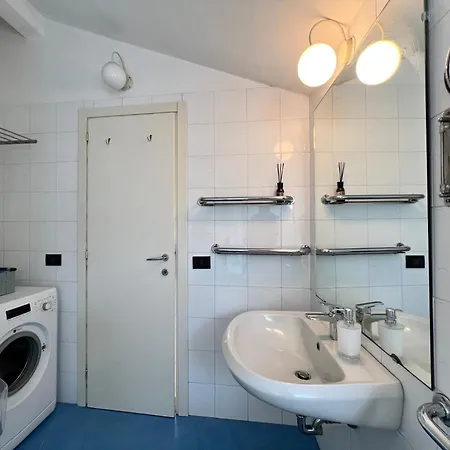 Casa Del Pozzo, 90 Mq, 2b 1b, Cozy Top-floor Ligurian Stay, No Lift, Steps From The Sea شقة *