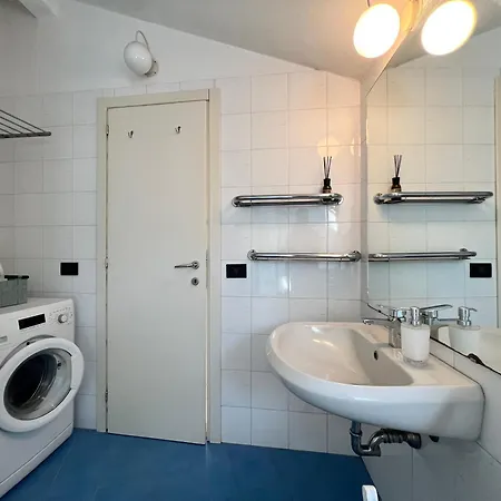 Casa Del Pozzo, 90 Mq, 2b 1b, Cozy Top-floor Ligurian Stay, No Lift, Steps From The Sea شقة