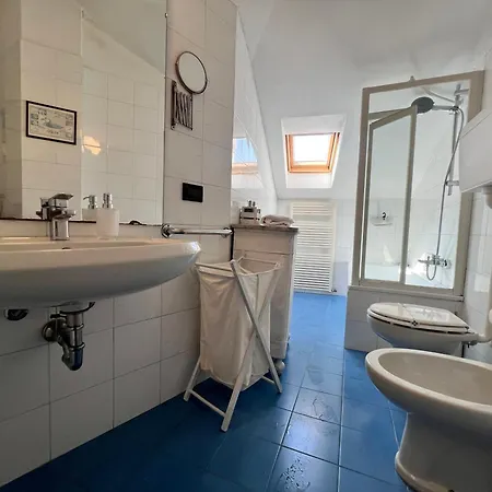 شقة Casa Del Pozzo, 90 Mq, 2b 1b, Cozy Top-floor Ligurian Stay, No Lift, Steps From The Sea