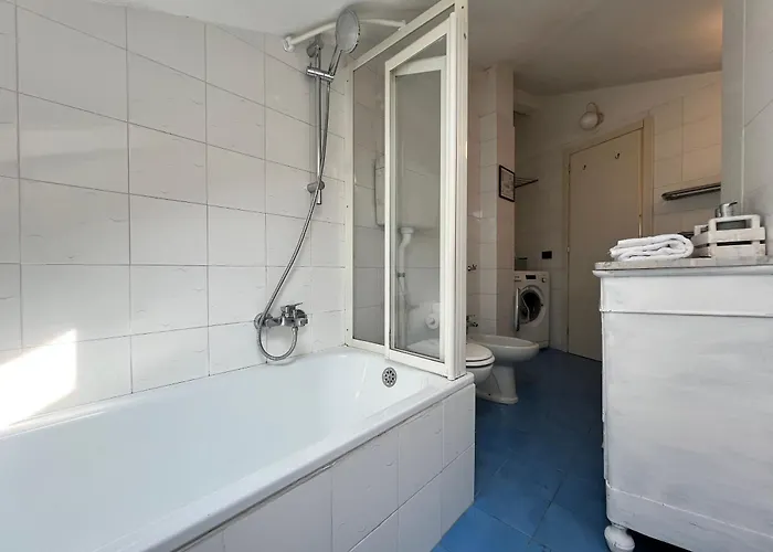 Casa Del Pozzo, 90 Mq, 2b 1b, Cozy Top-floor Ligurian Stay, No Lift, Steps From The Sea