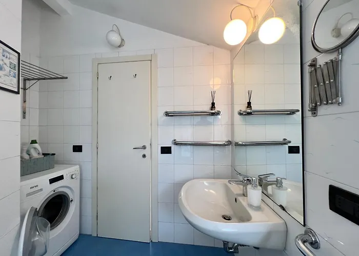 Casa Del Pozzo, 90 Mq, 2b 1b, Cozy Top-floor Ligurian Stay, No Lift, Steps From The Sea Apartment *